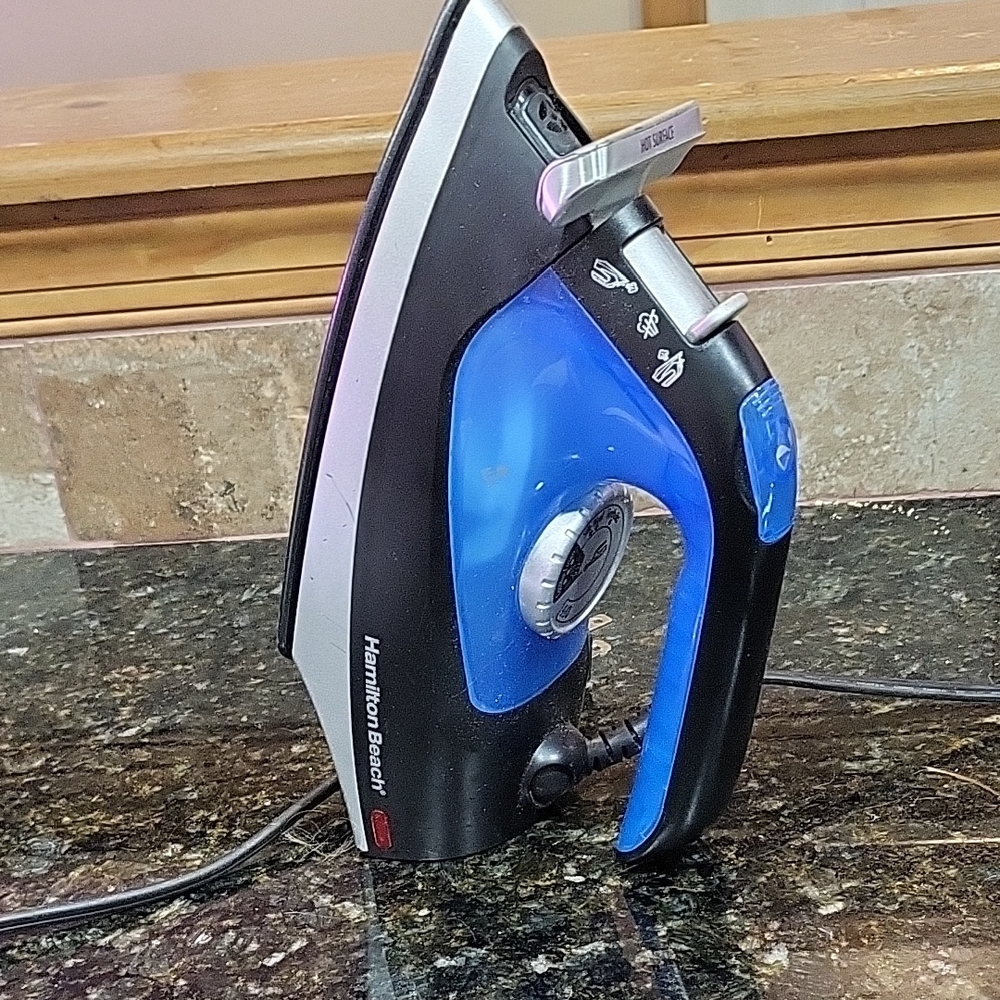 Hamilton Beach Nonstick 2-in-1 Iron/Steamer 14525 blue black silver